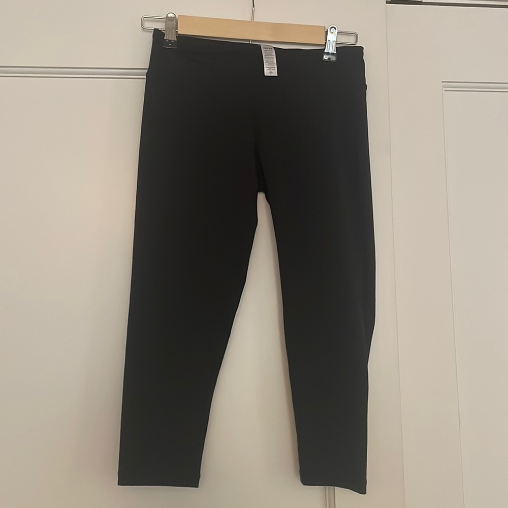 Ivivva black Capri - Nulu fabric